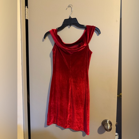Red holiday dress - Picture 2 of 3